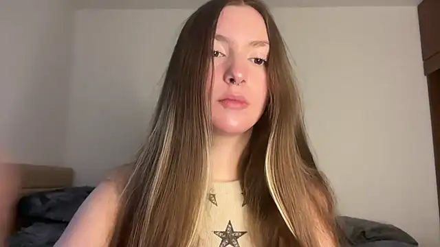 velvet  moon online show from May 4, 9:40 pm