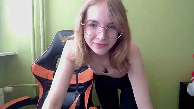 juicyPenny online show from March 14, 8:04 am