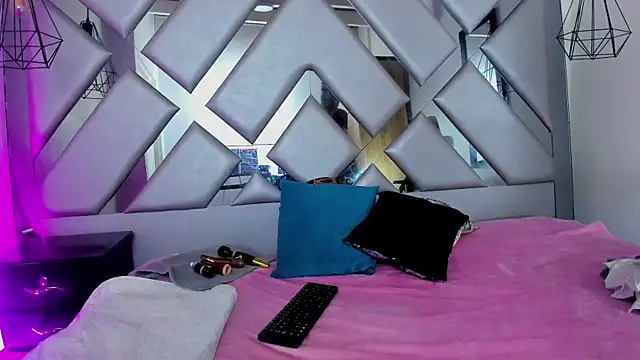 Lorenn Hill online show from November 9, 12:56 pm