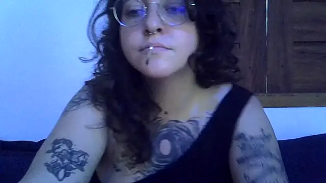 Blue Liz online show from November 25, 1:24 pm