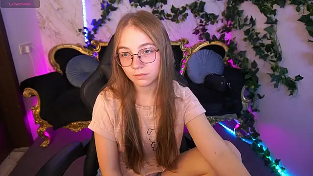 ArrinaWairr online show from September 15, 7:27 am