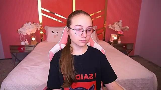 ArrinaWairr online show from December 15, 8:52 am