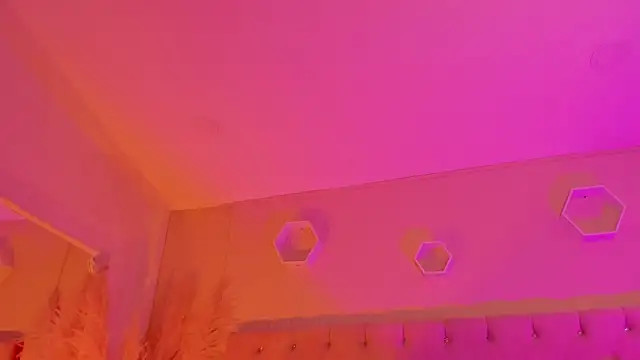 MacarenaRosse online show from December 18, 9:30 pm