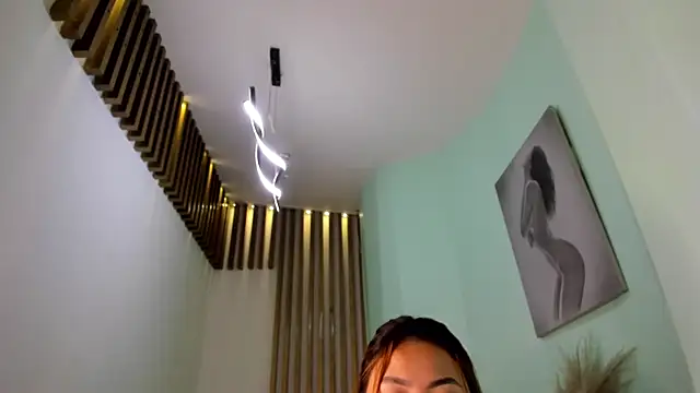 MacarenaRosse online show from October 2, 7:30 pm