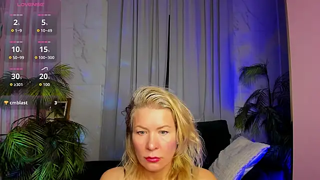 Julia Giulia online show from March 27, 8:26 am