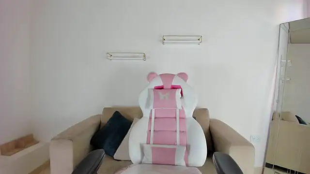 april smiith online show from October 22, 12:21 pm