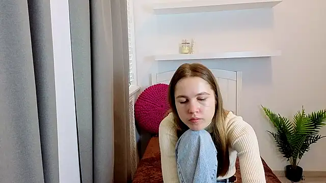 Spicy Lexi online show from April 10, 6:30 am