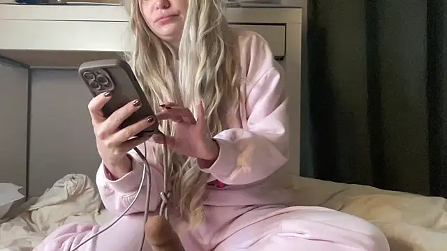 Wodkarella online show from October 9, 6:39 am