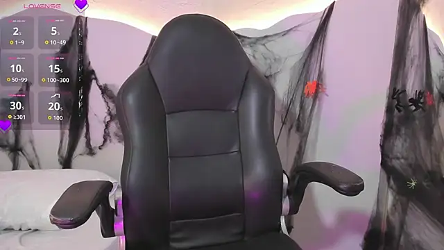 LeylaWoods online show from October 14, 2:19 pm