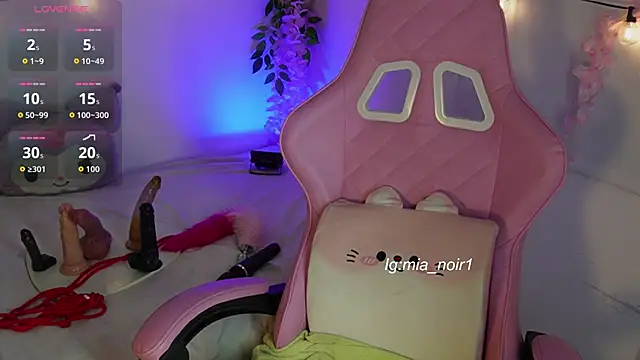 mia noir online show from October 14, 4:59 am