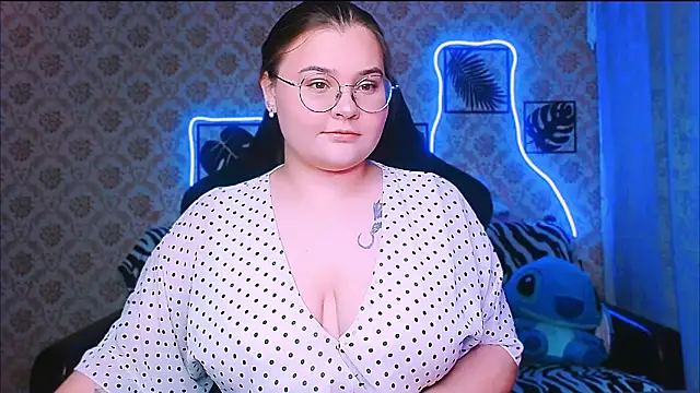 InLoveWithLife26 online show from November 15, 5:36 pm