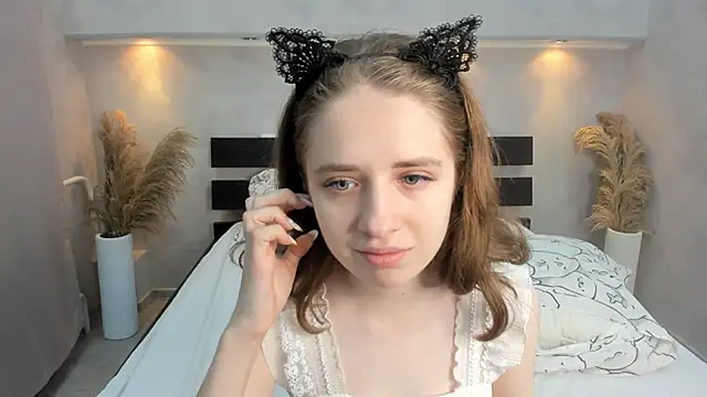 Camilla Kelly online show from October 16, 1:19 am