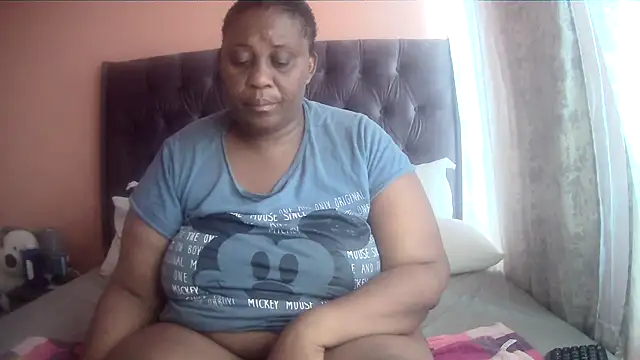 HUGEASSXXXXX online show from February 15, 6:05 am