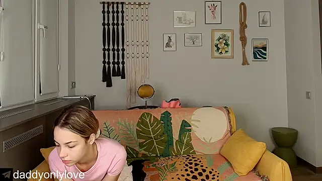 daddyonlyloveme online show from October 18, 8:10 pm