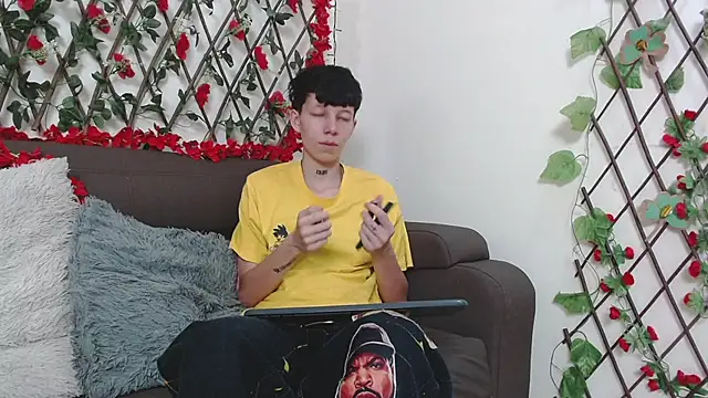 LiamBrown09 online show from March 21, 7:08 pm