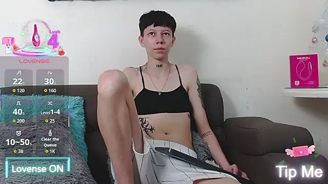 LiamBrown09 online show from December 18, 8:13 pm