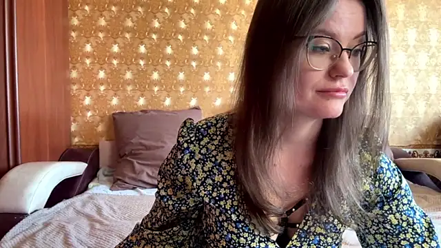 mia shine bright wow online show from October 27, 5:36 am