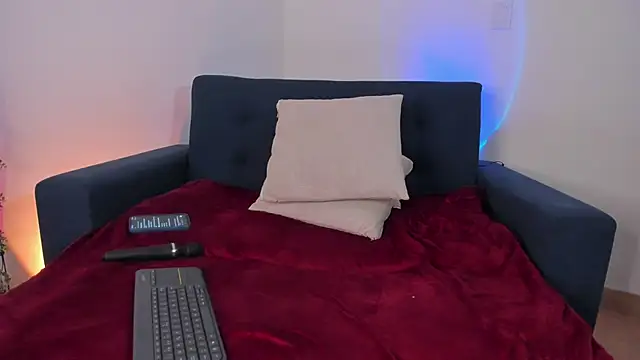 mishelkrave  online show from March 8, 2:04 am