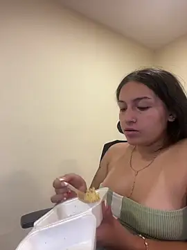 Alyha Cortes online show from April 2, 1:52 pm