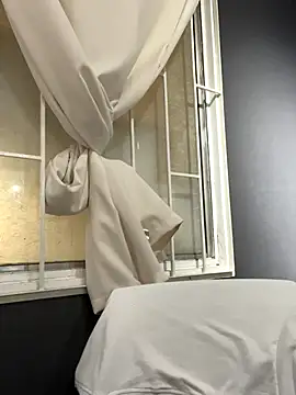 Alyha Cortes online show from December 3, 1:57 pm