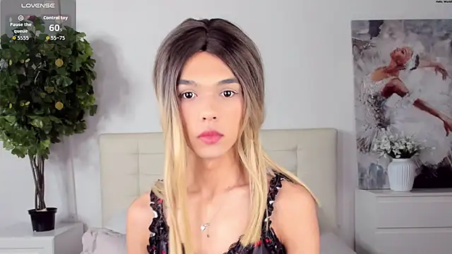 MadonnaRossi online show from April 19, 6:35 am