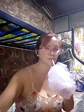 SexyHottMom online show from March 12, 8:39 am