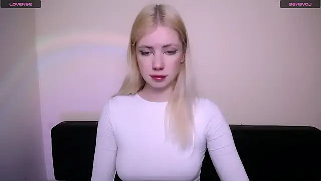 AliceHotty  online show from February 10, 1:25 pm