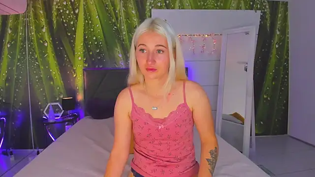 HollyTailors online show from September 26, 5:49 am