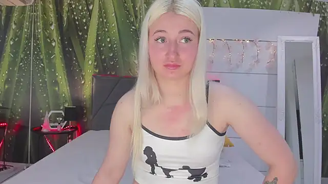 HollyTailors online show from April 19, 5:29 am