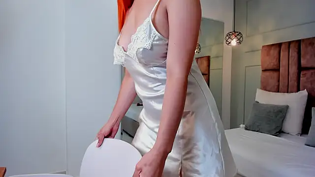 saray marquez online show from October 18, 12:30 pm