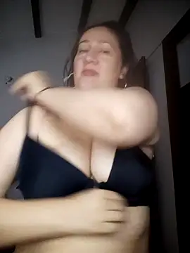 Aisha manzur online show from January 5, 6:00 pm