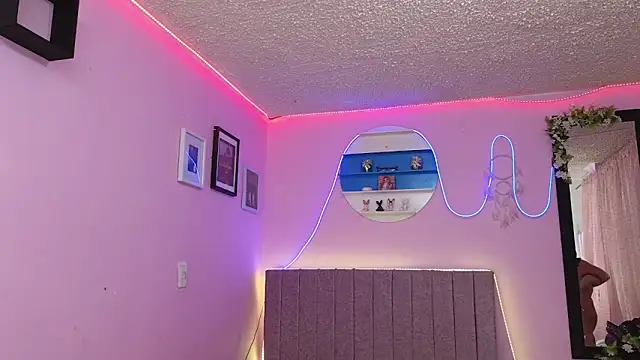 MiSofialeal online show from October 8, 7:18 pm