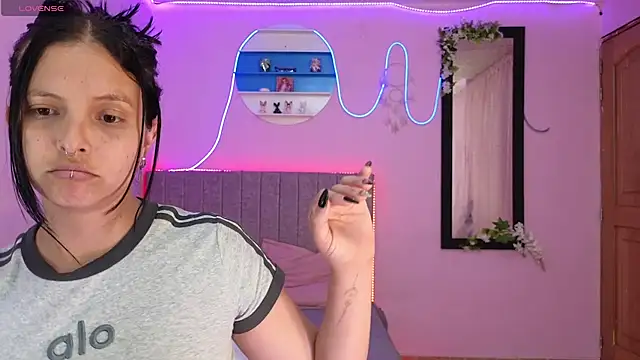 MiSofialeal online show from October 14, 7:05 pm