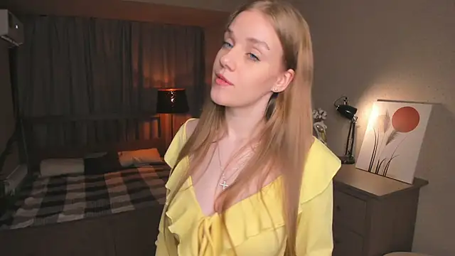 OdellaFrake online show from September 21, 8:40 pm