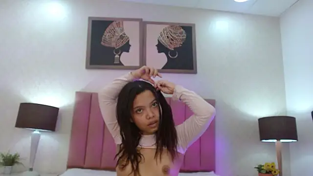 Isabelgh  online show from April 24, 8:00 pm
