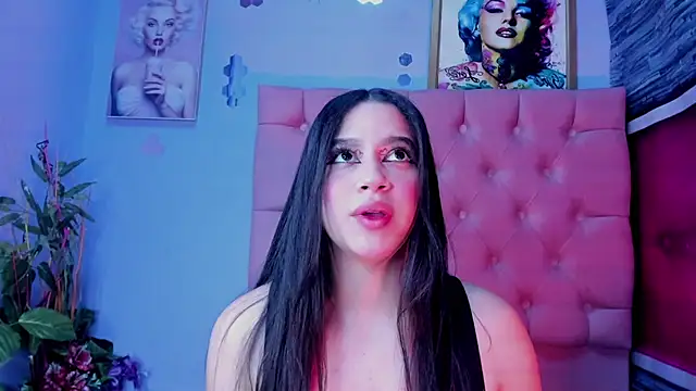 Megan Luxe online show from November 28, 7:50 pm