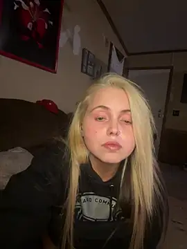 JuicyExxxperience online show from February 4, 10:02 pm