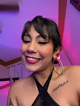 ZahaRose online show from December 5, 8:25 am