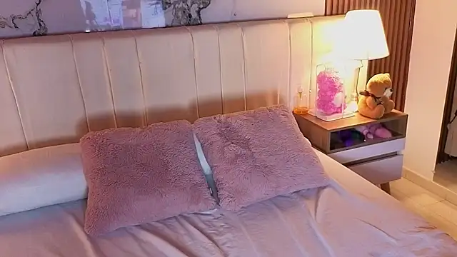 LunaRosse  online show from February 6, 12:19 pm