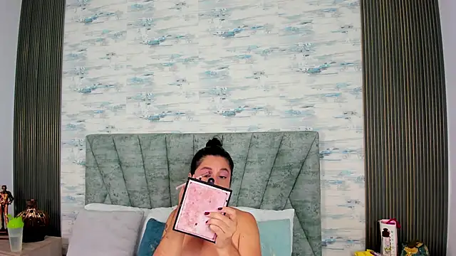 ShanelEvans online show from September 23, 7:01 pm