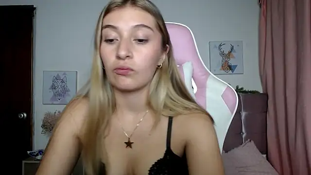 SophiaaLee online show from March 10, 11:31 pm