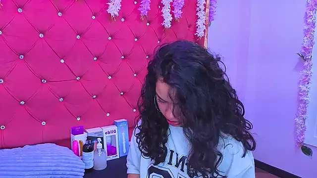 Nanis James online show from November 25, 2:58 am