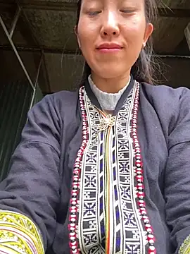 Huong-Ly online show from November 16, 8:16 am