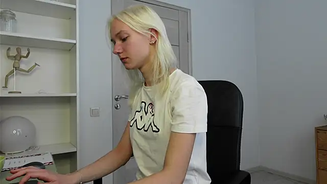 Laura Chaplin online show from September 16, 1:41 pm