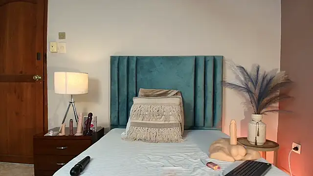 DaphneBeaumont online show from November 26, 12:28 pm