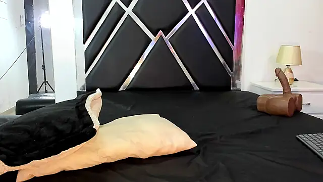 Michelle Lewis  online show from October 18, 1:36 pm