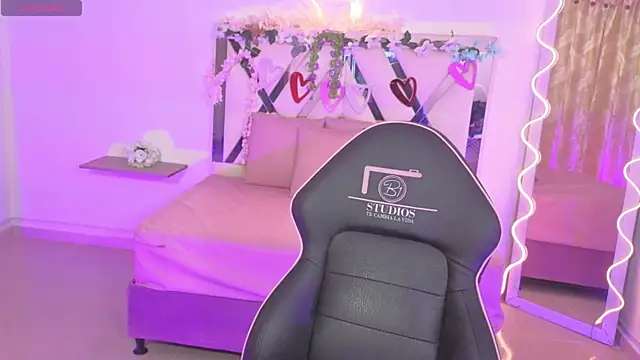 ZURY TAY online show from October 2, 11:37 am