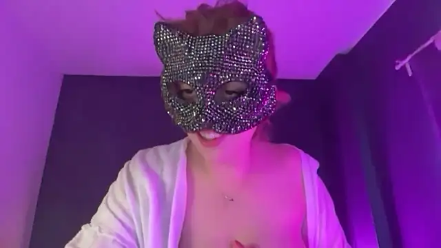 Lunahadidd online show from April 12, 11:13 am