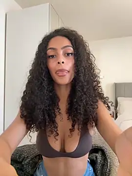 yasmingarcia online show from October 8, 11:36 am