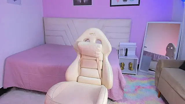 fressittalove01 online show from September 19, 3:00 pm